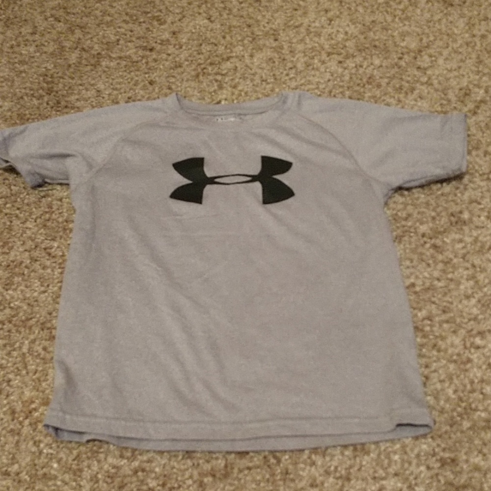 UA T-shirt size 7